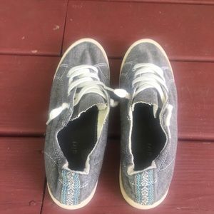 Madden Girl tennis shoes size 7